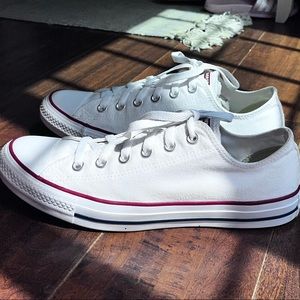 Low top white converse
